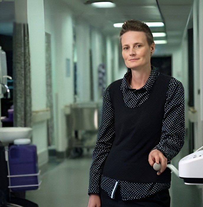 Dr Toni Lindsay